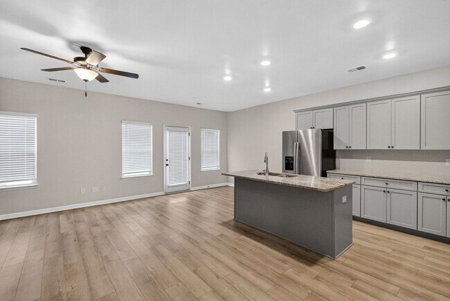 Foto del edificio - 7151 Chara Ln