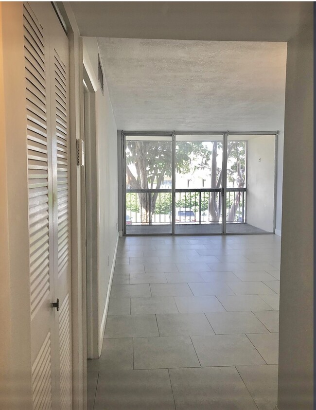Building Photo - 10975 SW 107th St