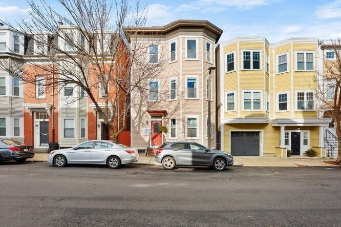Primary Photo - 472 E 3rd St