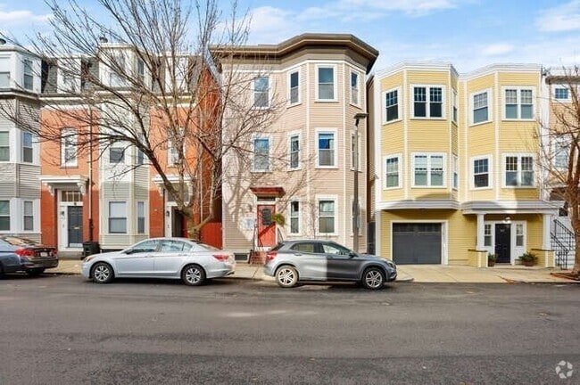 Building Photo - 472 E 3rd St