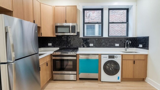 Foto del edificio - 944 N Damen Ave
