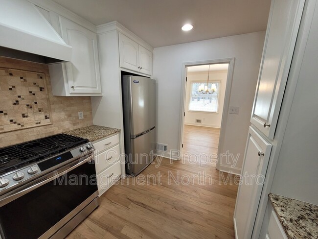Building Photo - 180 Crestwood Ct