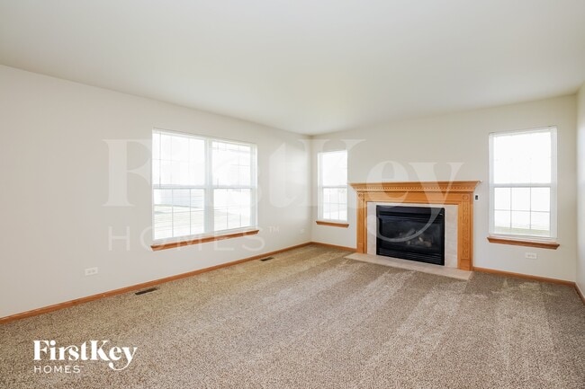 Building Photo - 16460 Kingsbrook Dr