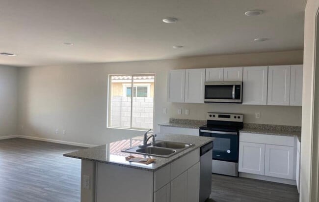 Foto del edificio - 816 Silvercreek Ln