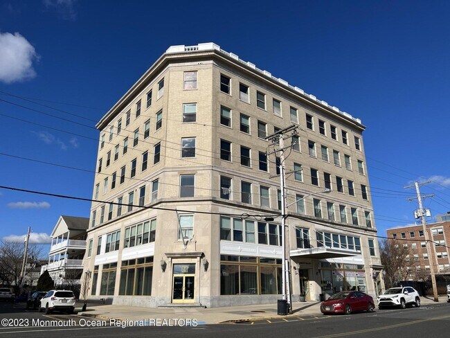 Building Photo - 501 Grand Ave