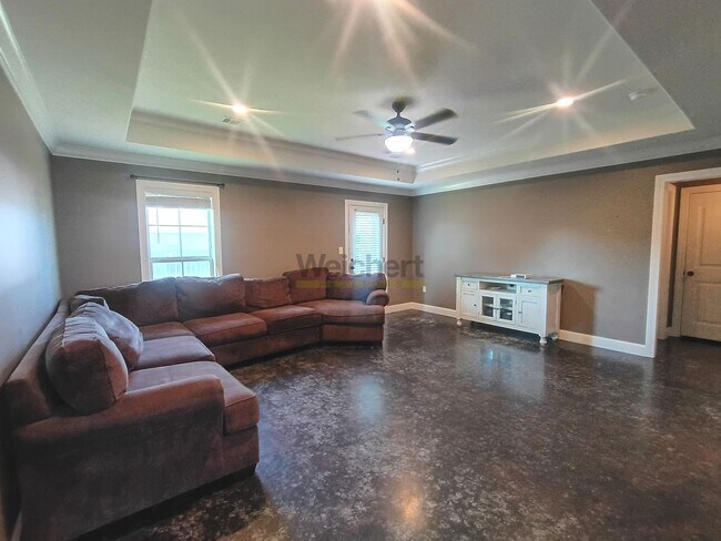 Foto del edificio - Modern 3BR/2BA Home with Concrete Floors