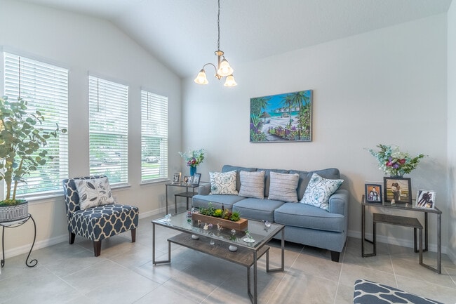 Foto del edificio - 2721 Chantilly Ave