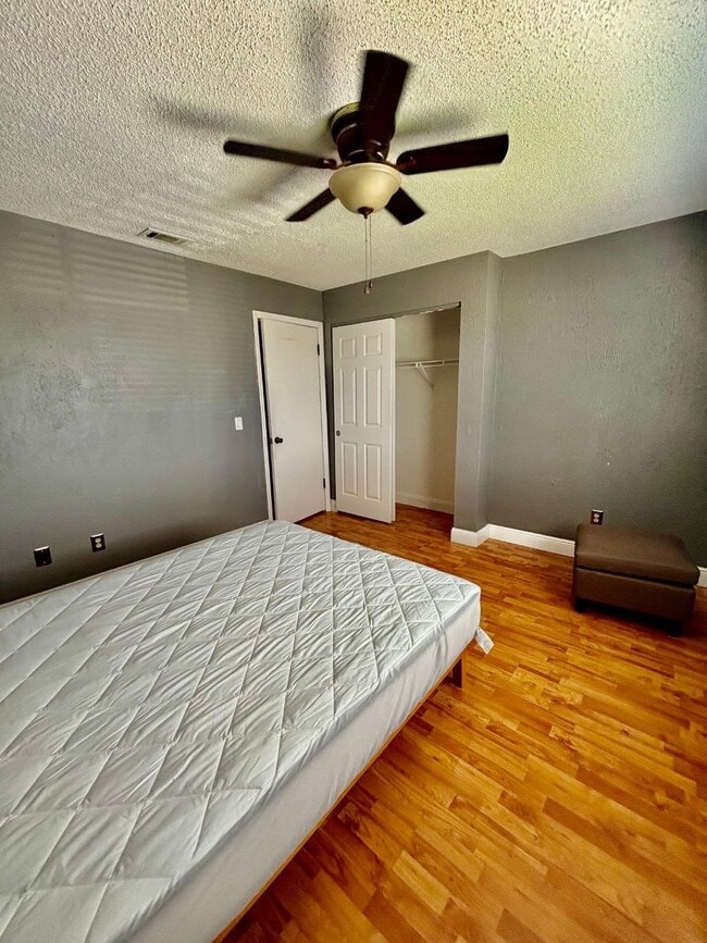 Photo - 106 Coralwood Cir House