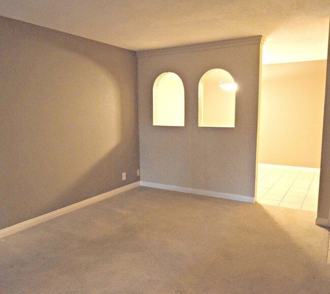 Building Photo - 2825 N Los Felices Rd