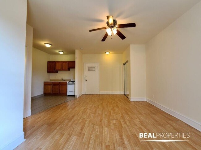 Foto del edificio - 0 bedroom in CHICAGO IL 60625