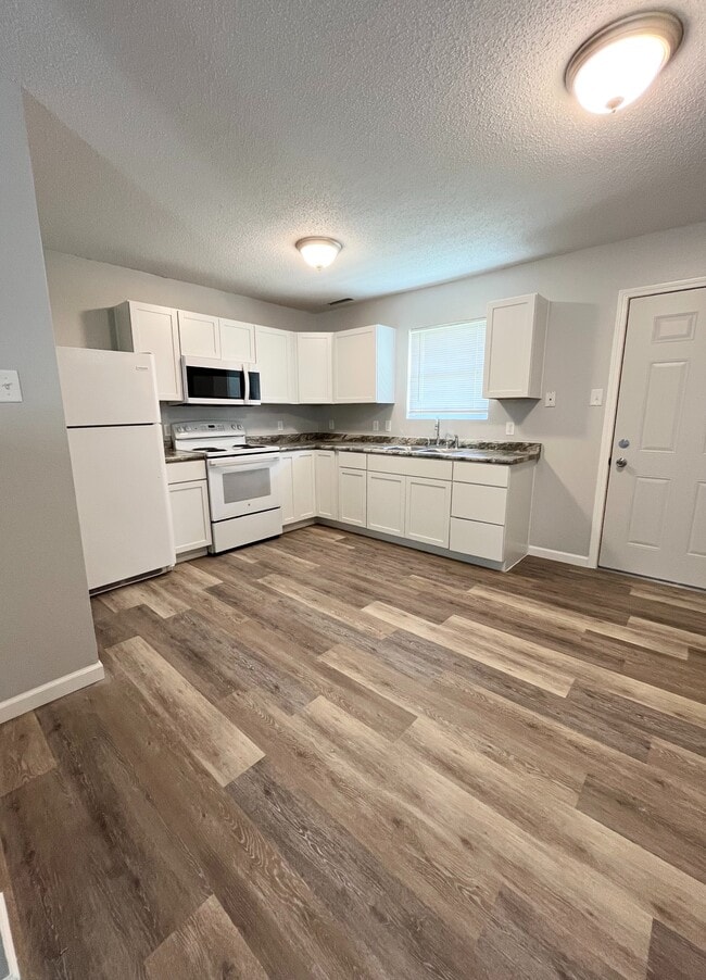 Building Photo - 1423 Alonzo Pl