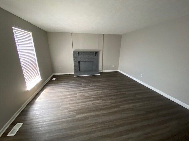 Building Photo - 3218 Woodstock Dr