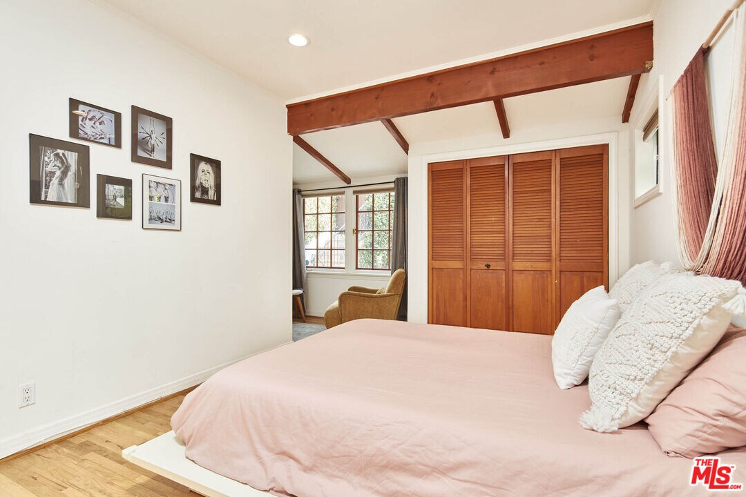 11217 Sunshine Terrace Houses in Los Angeles, CA Westside Rentals