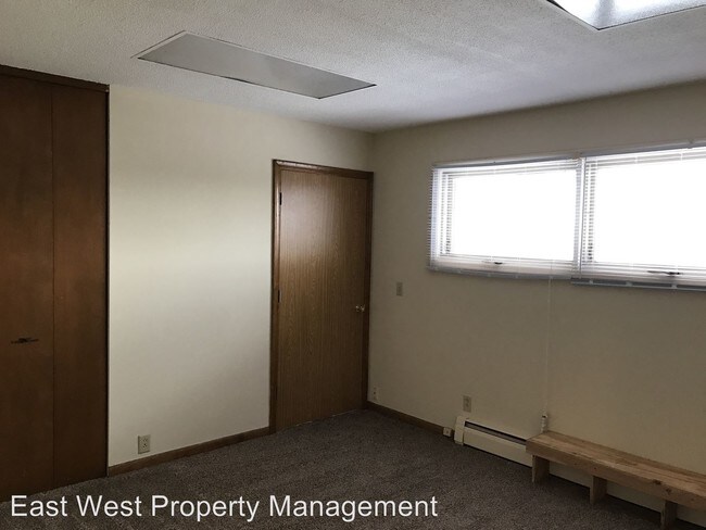 Foto del edificio - 1618 Maple Grove Rd