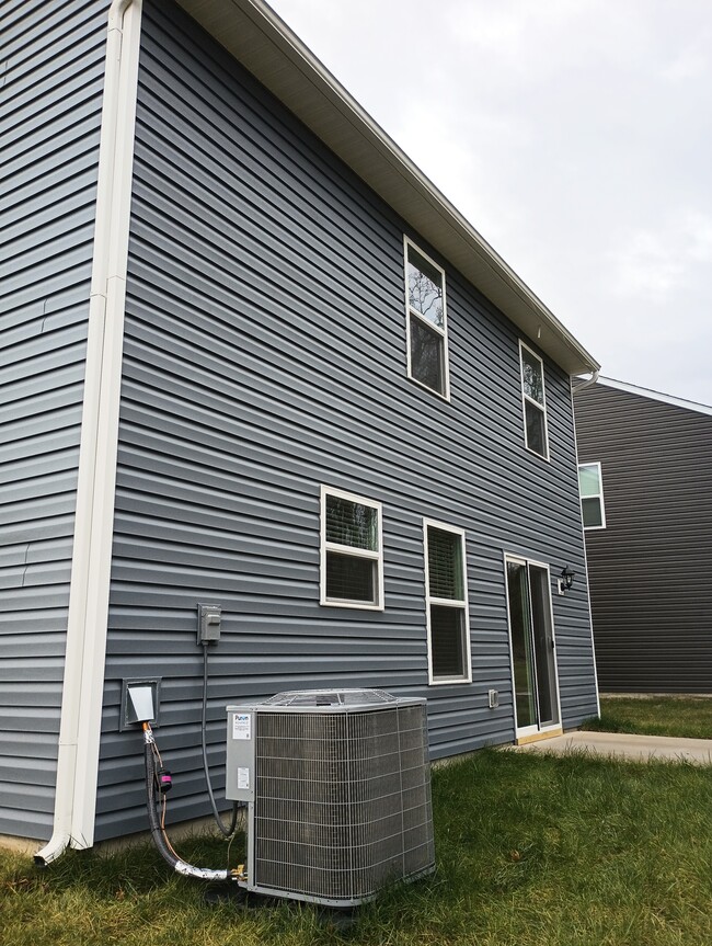 Building Photo - 1144 Aspen Ter