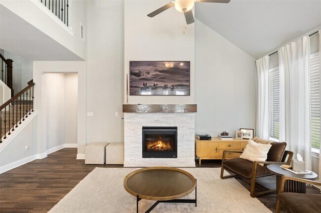 Building Photo - 202 Sierra Blanca Rd
