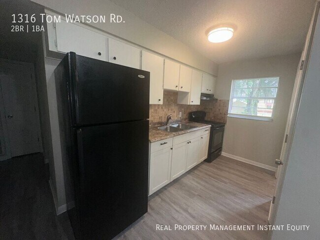 Foto del edificio - 1316 Tom Watson Rd
