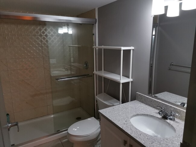 Building Photo - 321 Spruce St