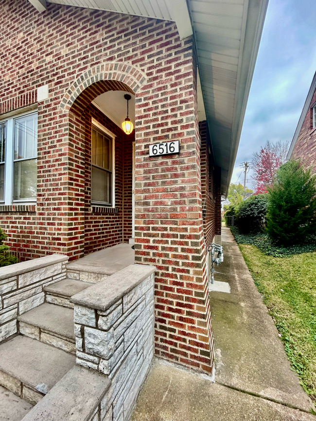 Beautifully landscaped walkway on 6516 Side - 6516 Oleatha Ave