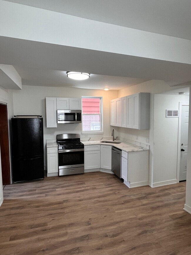 kitchen - 1518 W Augusta Blvd