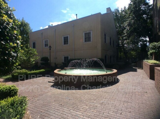 Building Photo - 1109 E Morehead St