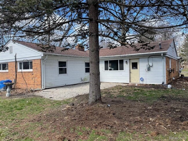 Foto del edificio - 38330 Newcastle St