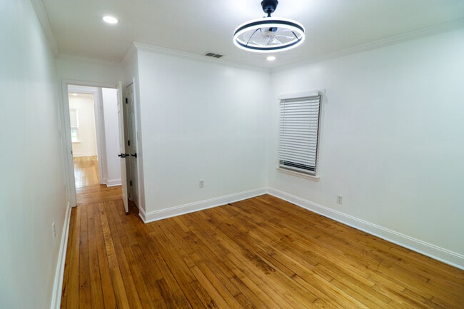 Foto del edificio - 1205 E 53rd St