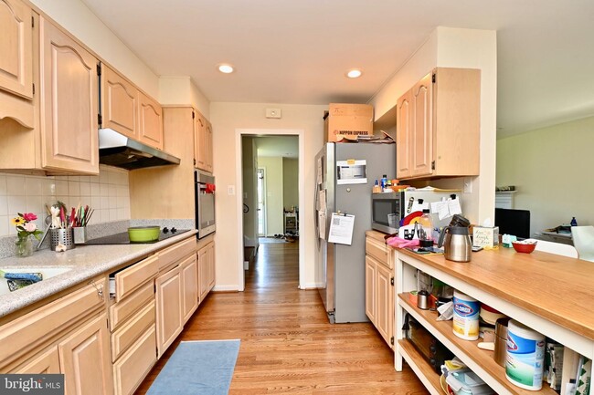 Building Photo - 6513 Divine St