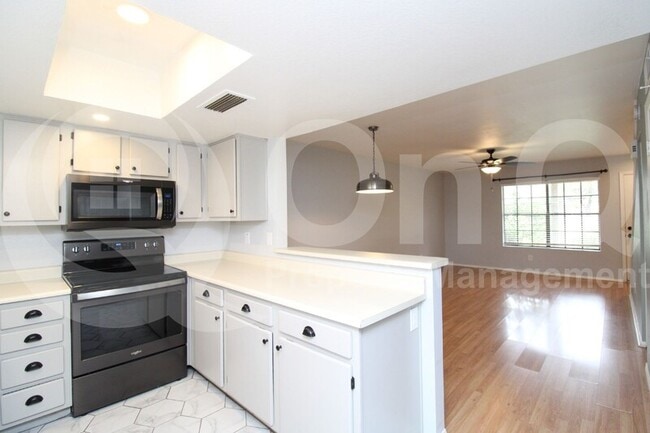 Building Photo - 4850 E Kachina Trail