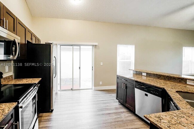 Foto del edificio - 6821 NW 28th Pl