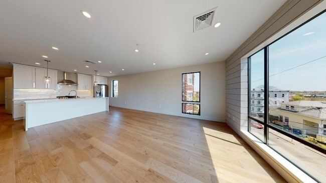 Building Photo - 41 Gladstone St