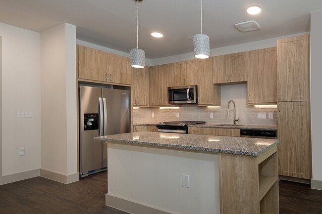 Building Photo - 8900 Six Pines Dr