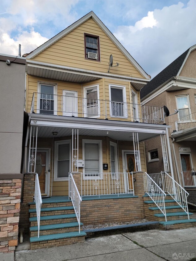 Primary Photo - 342 Maple St