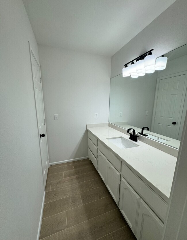 Foto del edificio - 1710 Tampa St