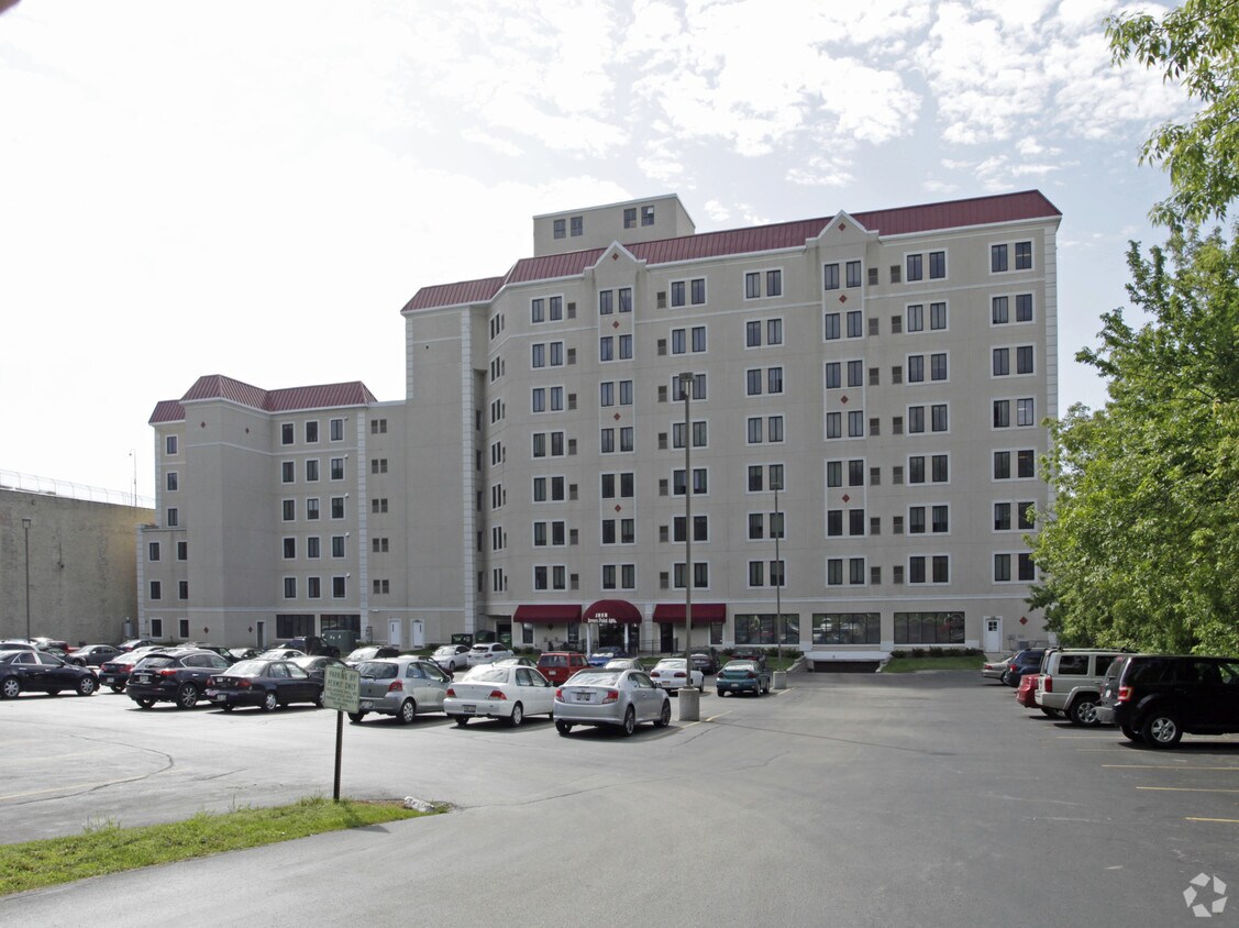 Brewer's Point Apartments Apartments at 1858 N Commerce St Milwaukee