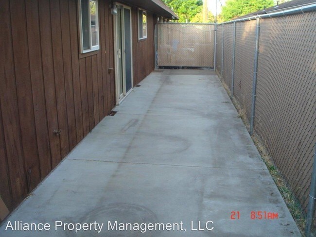Building Photo - 904 S 41st Ave