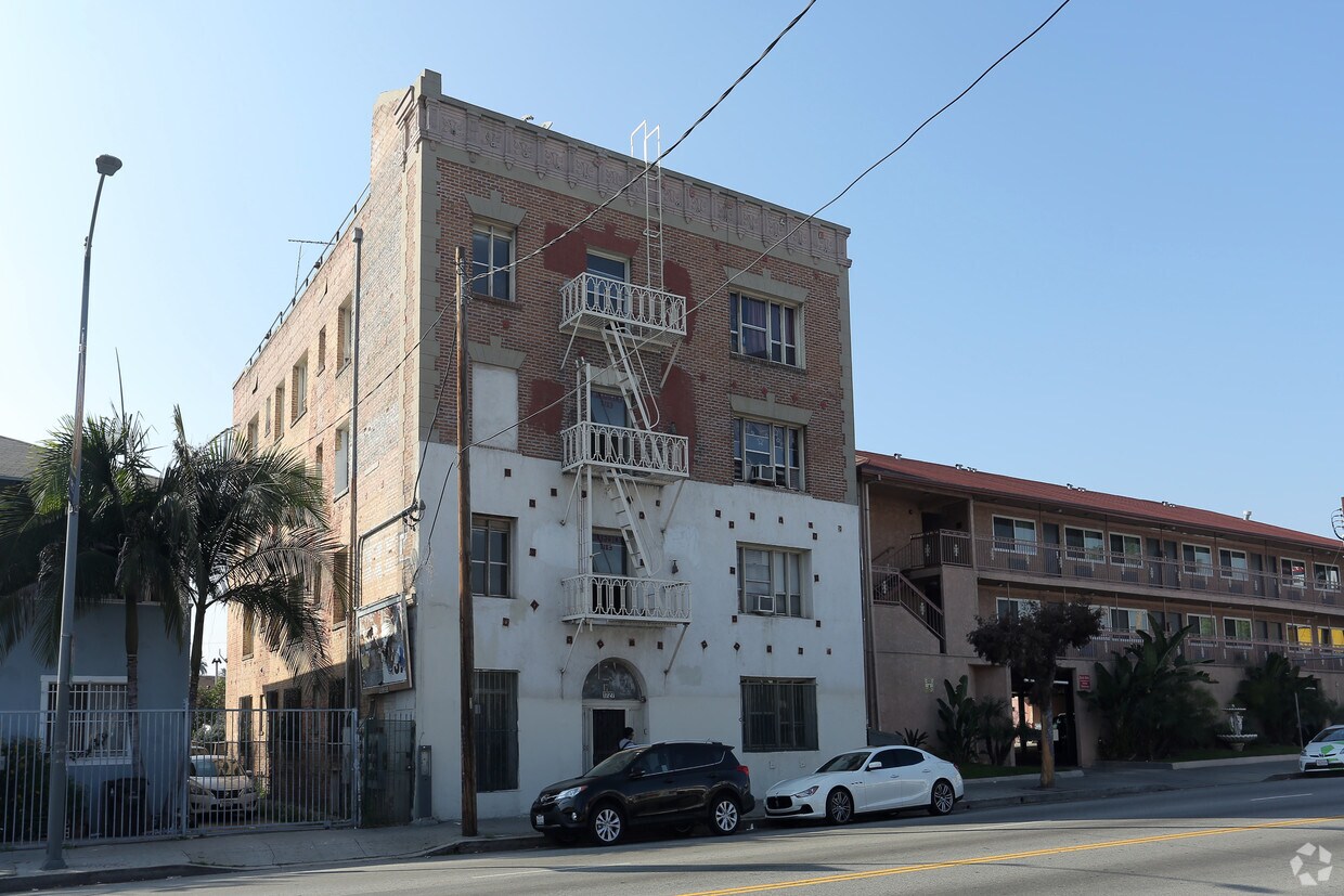 Primary Photo - 1727 S Vermont Ave