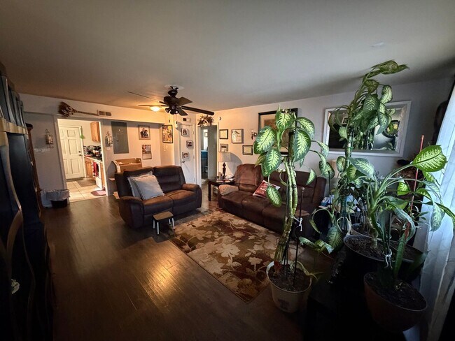 Foto del edificio - 3212 Barton Ave