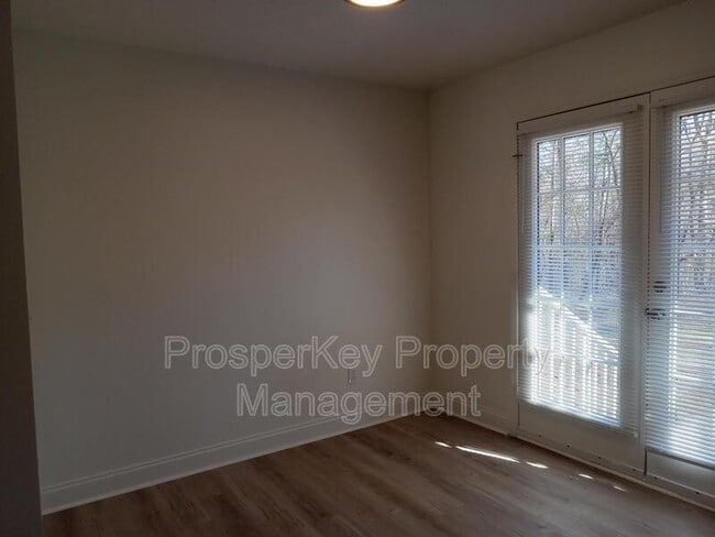 Building Photo - 1100 43rd Ct