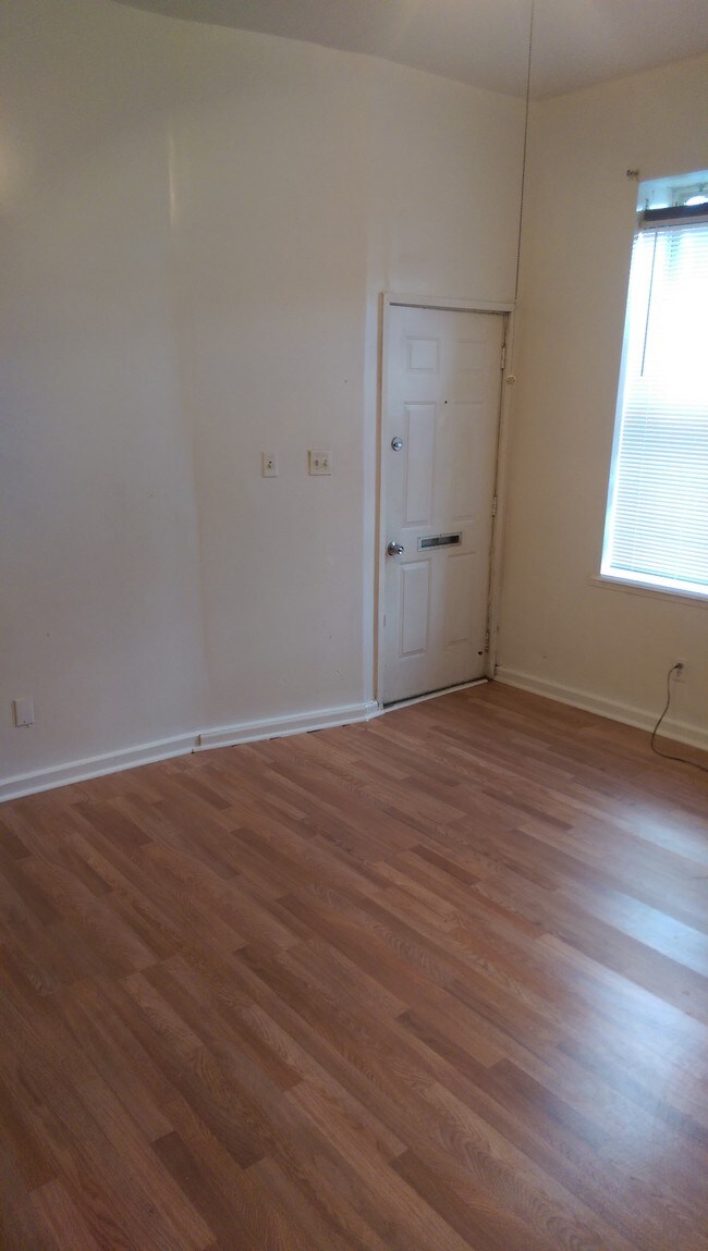 Foto del edificio - 2102 Chippewa St