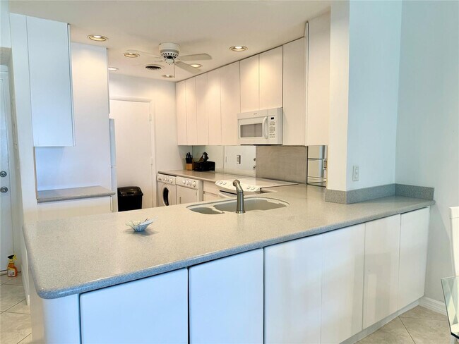 Foto del edificio - 6000 N Ocean Blvd
