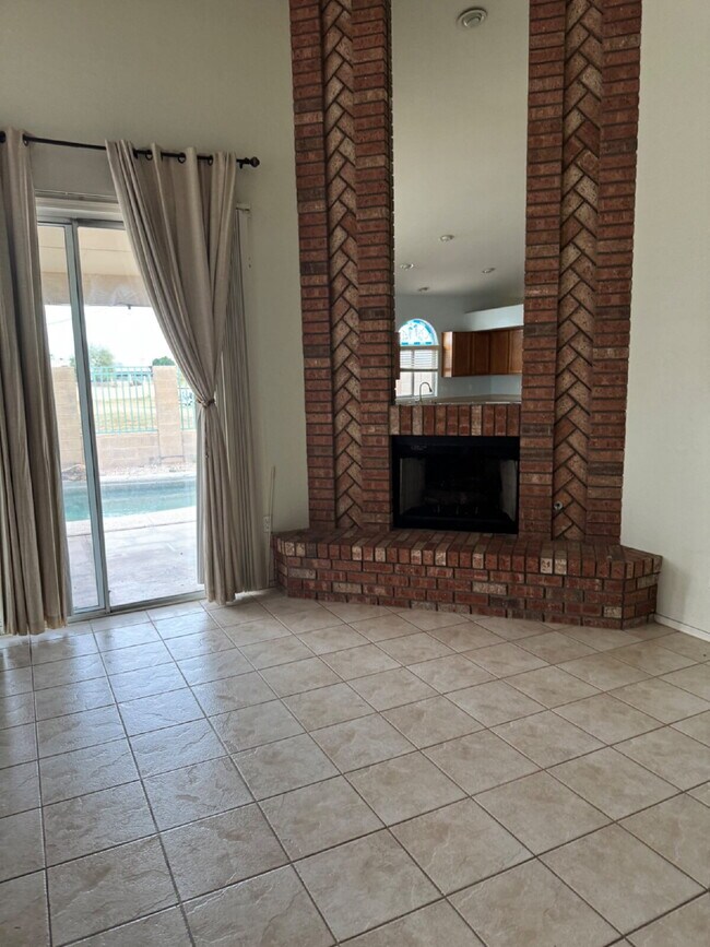 Foto del edificio - Open house Sunday 2-22-26 from 1-3pm! 3b/2b home with a pool backing Palm Valley golf course.