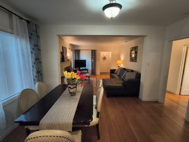 Building Photo - Cozy 3 BD/2 BATH Single Family Home With 2 Floors Located in Albany, Ca.