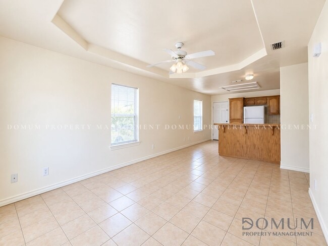 Building Photo - 2102 Bahamas Dr