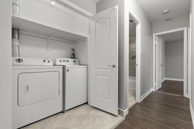 Building Photo - 473 Linwell Rd