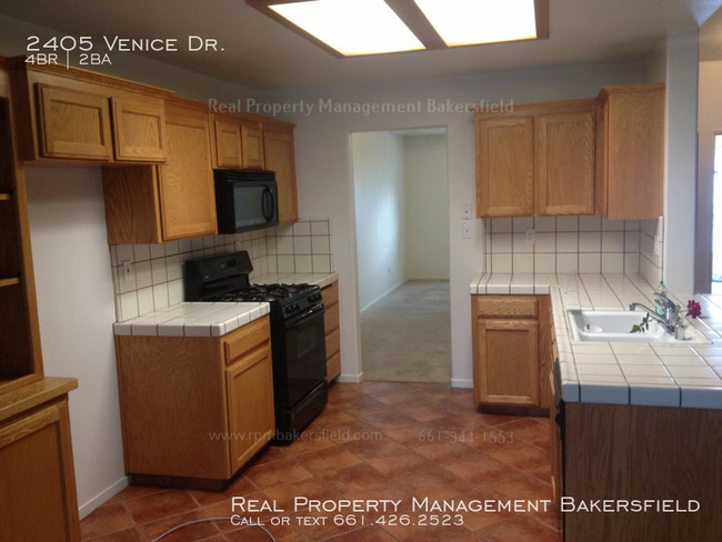 Building Photo - 2405 Venice Drive