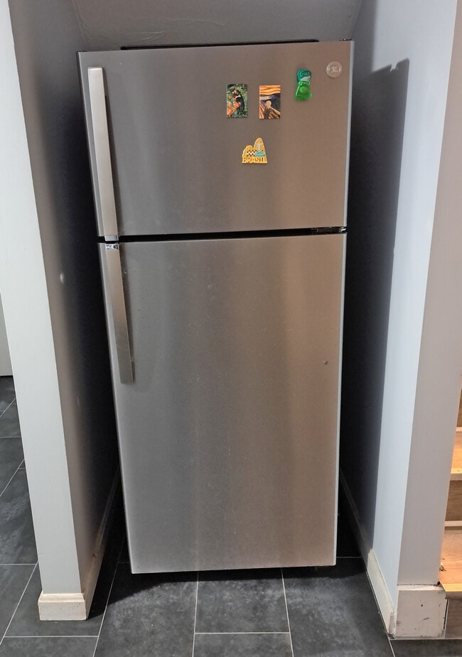 Building Photo - 24 Lawn St