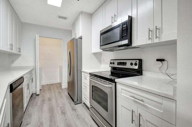 Foto del edificio - 3111 Clint Moore Rd