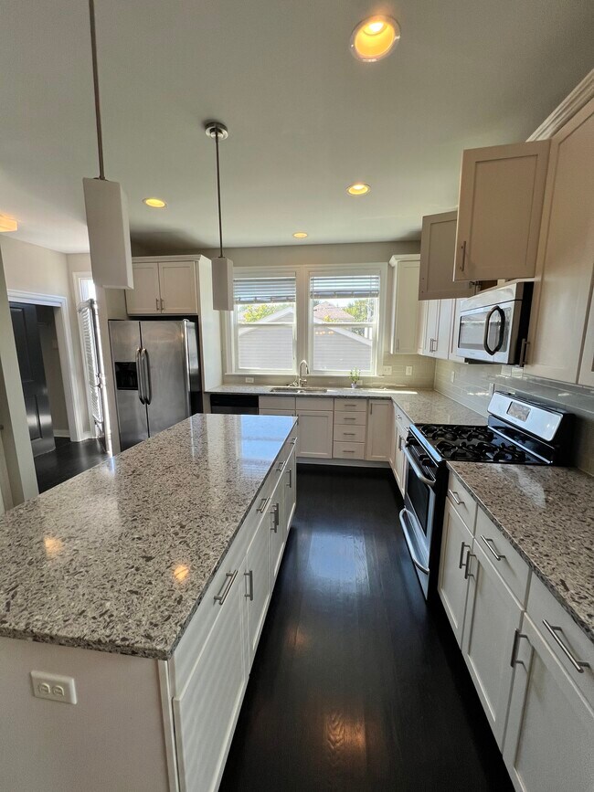 Kitchen - 1335 N Grant Ave