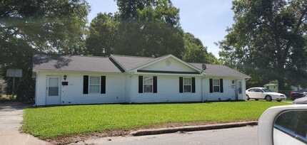 Building Photo - 207 W Noble St